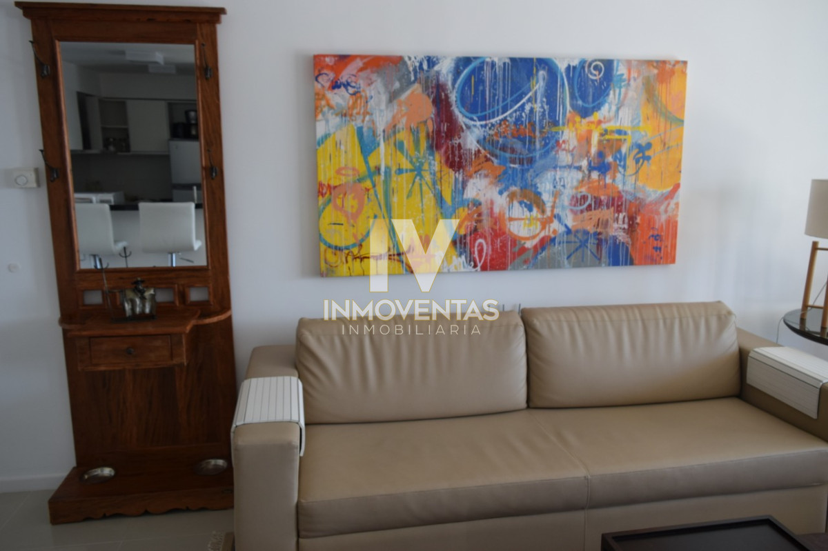 Apartamento ID.4611 - Vende apartamento de 2 dormitorios y medio, Punta del Este 