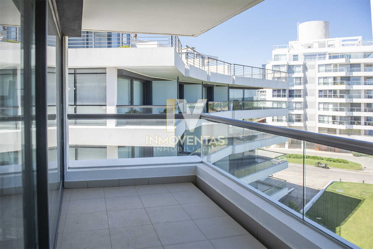 Apartamento ID.4186 - Penthouse frente al mar en venta en Blue Bird, 3 dormitorios en suite. Punta del este