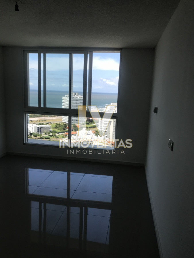 Apartamento ID.4700 - Apartamento en Torre One II. Al frente. unidad de 1 dormitorio en Punta del Este 