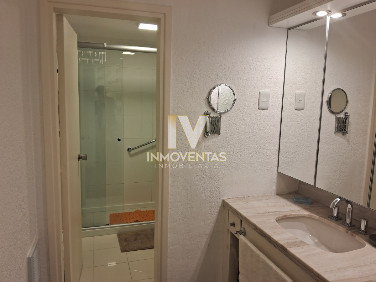 Apartamento ID.4522 - Hermoso Departamento de 3 dormitorios en venta frente al mar. 