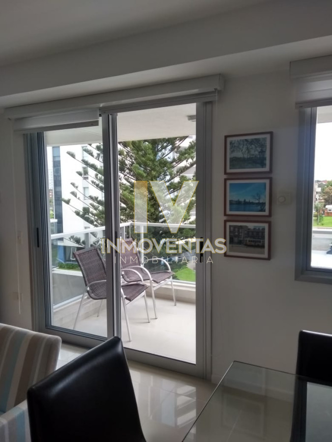 Apartamento ID.4611 - Vende apartamento de 2 dormitorios y medio, Punta del Este 