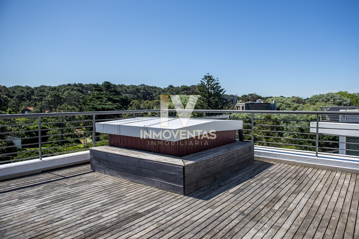 Apartamento ID.4186 - Penthouse frente al mar en venta en Blue Bird, 3 dormitorios en suite. Punta del este