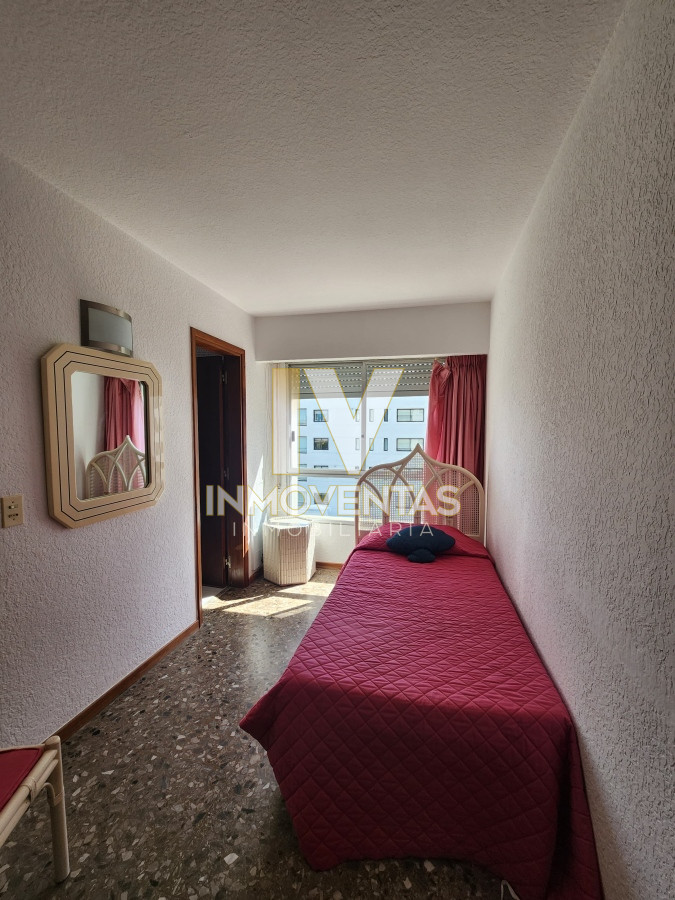 Apartamento ID.4527 - Vende espectacular apartamento con vista al mar de 3 dormitorios en Mansa Punta del Este.