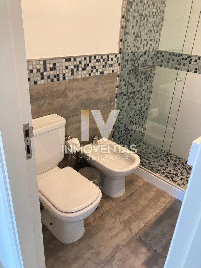 Apartamento ID.4611 - Vende apartamento de 2 dormitorios y medio, Punta del Este 