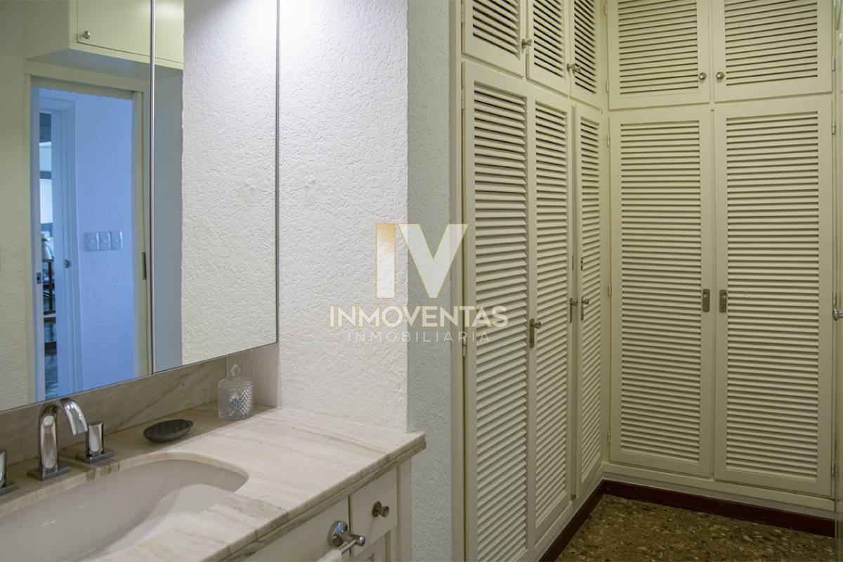 Apartamento ID.4522 - Hermoso Departamento de 3 dormitorios en venta frente al mar. 