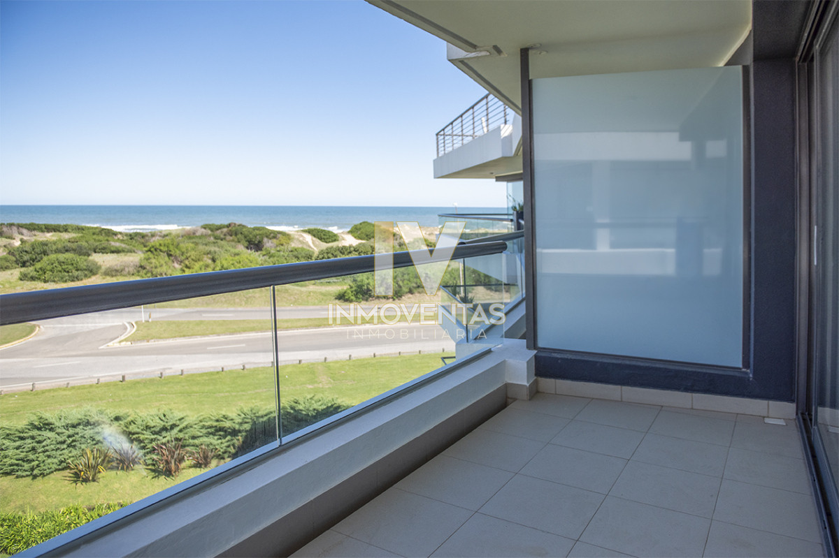 Apartamento ID.4186 - Penthouse frente al mar en venta en Blue Bird, 3 dormitorios en suite. Punta del este