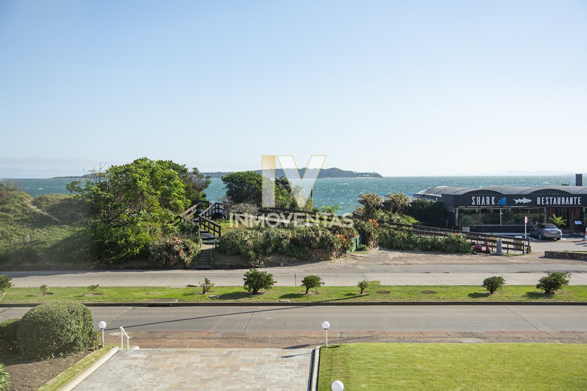 Apartamento ID.4522 - Hermoso Departamento de 3 dormitorios en venta frente al mar. 