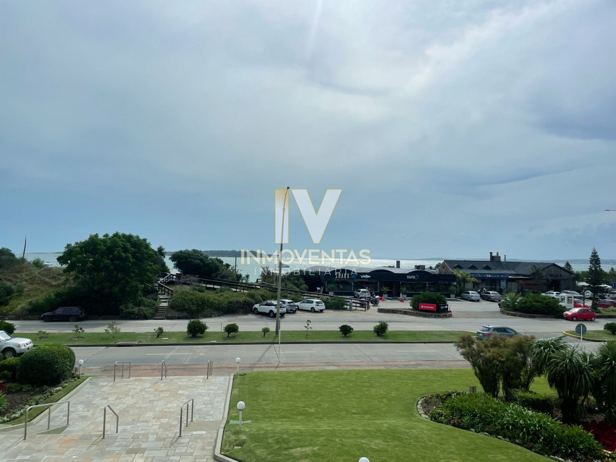 Apartamento ID.4522 - Hermoso Departamento de 3 dormitorios en venta frente al mar. 