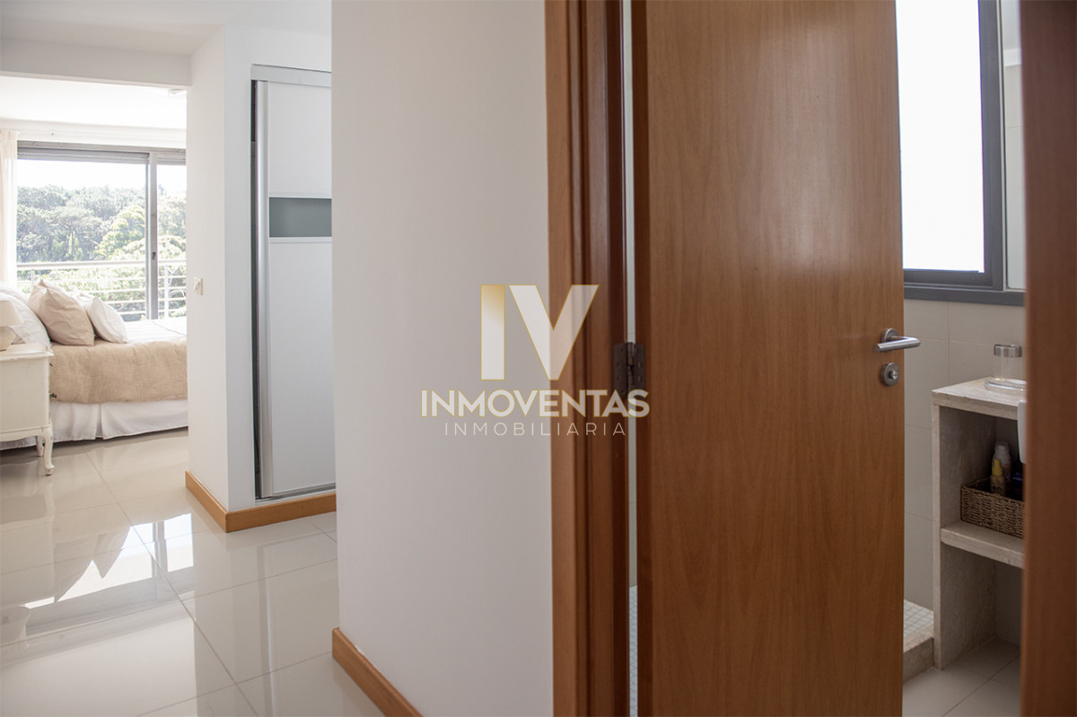 Apartamento ID.4186 - Penthouse frente al mar en venta en Blue Bird, 3 dormitorios en suite. Punta del este
