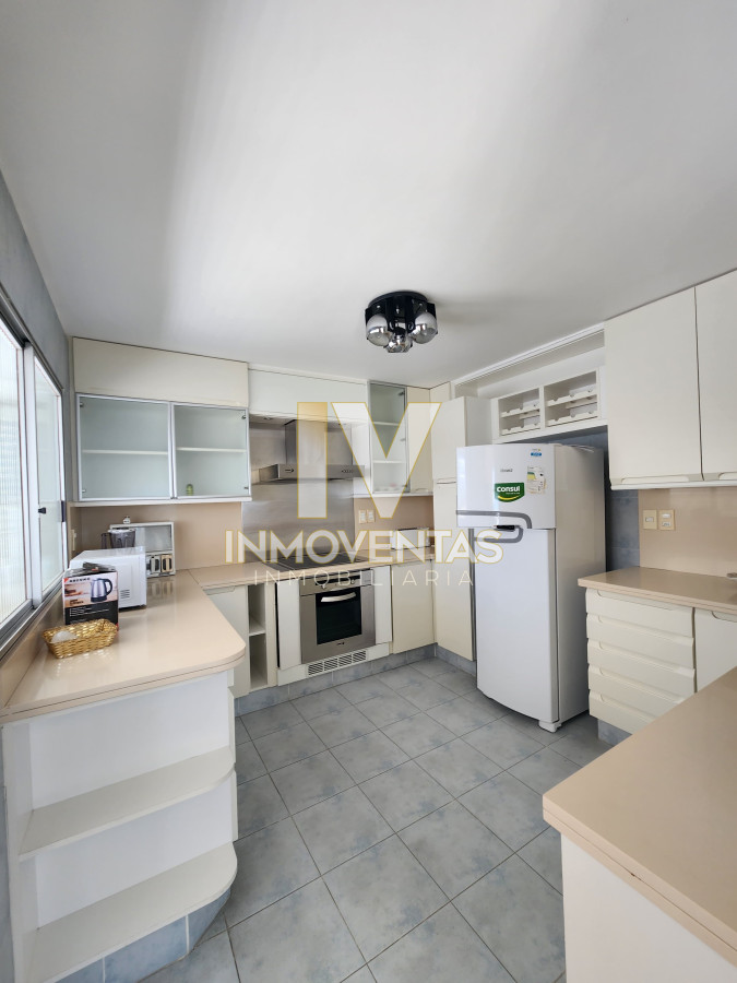 Apartamento ID.4527 - Vende espectacular apartamento con vista al mar de 3 dormitorios en Mansa Punta del Este.