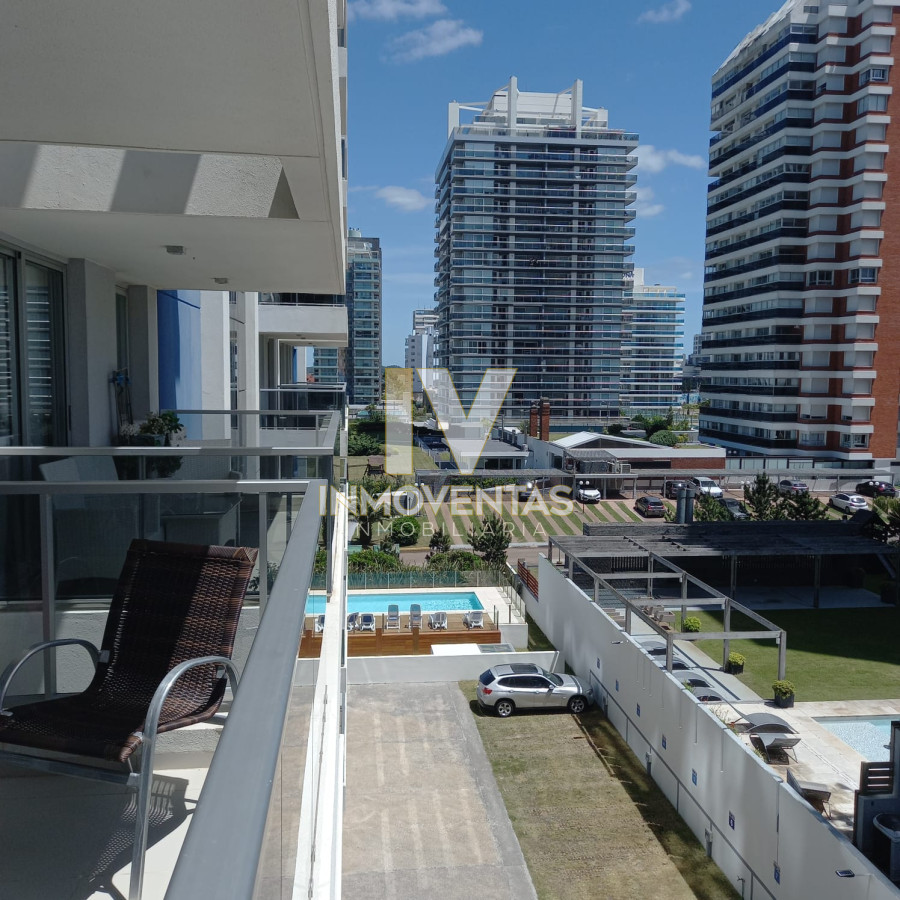 Apartamento ID.4611 - Vende apartamento de 2 dormitorios y medio, Punta del Este 