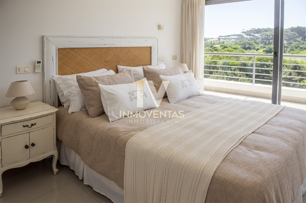 Apartamento ID.4186 - Penthouse frente al mar en venta en Blue Bird, 3 dormitorios en suite. Punta del este