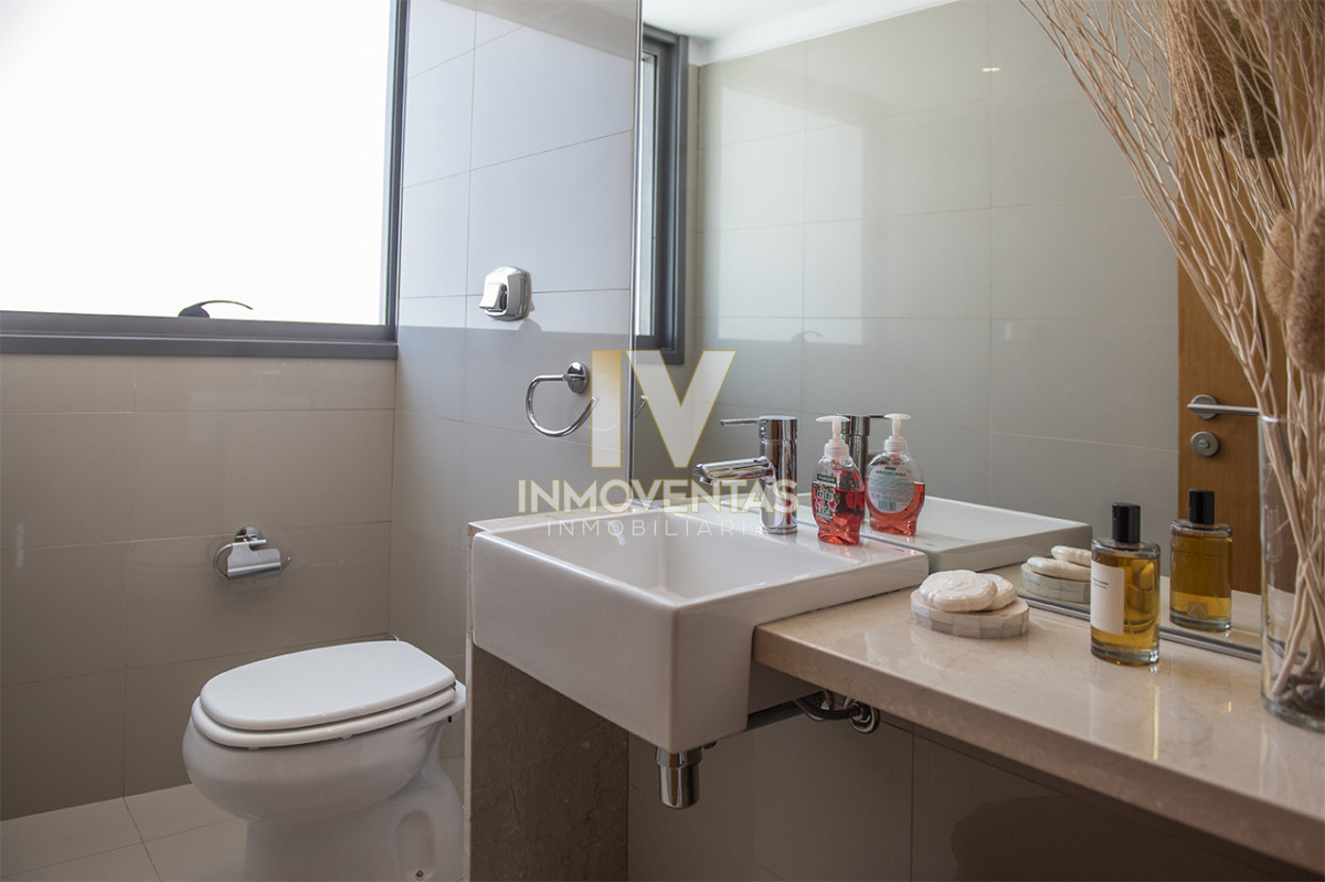 Apartamento ID.4186 - Penthouse frente al mar en venta en Blue Bird, 3 dormitorios en suite. Punta del este