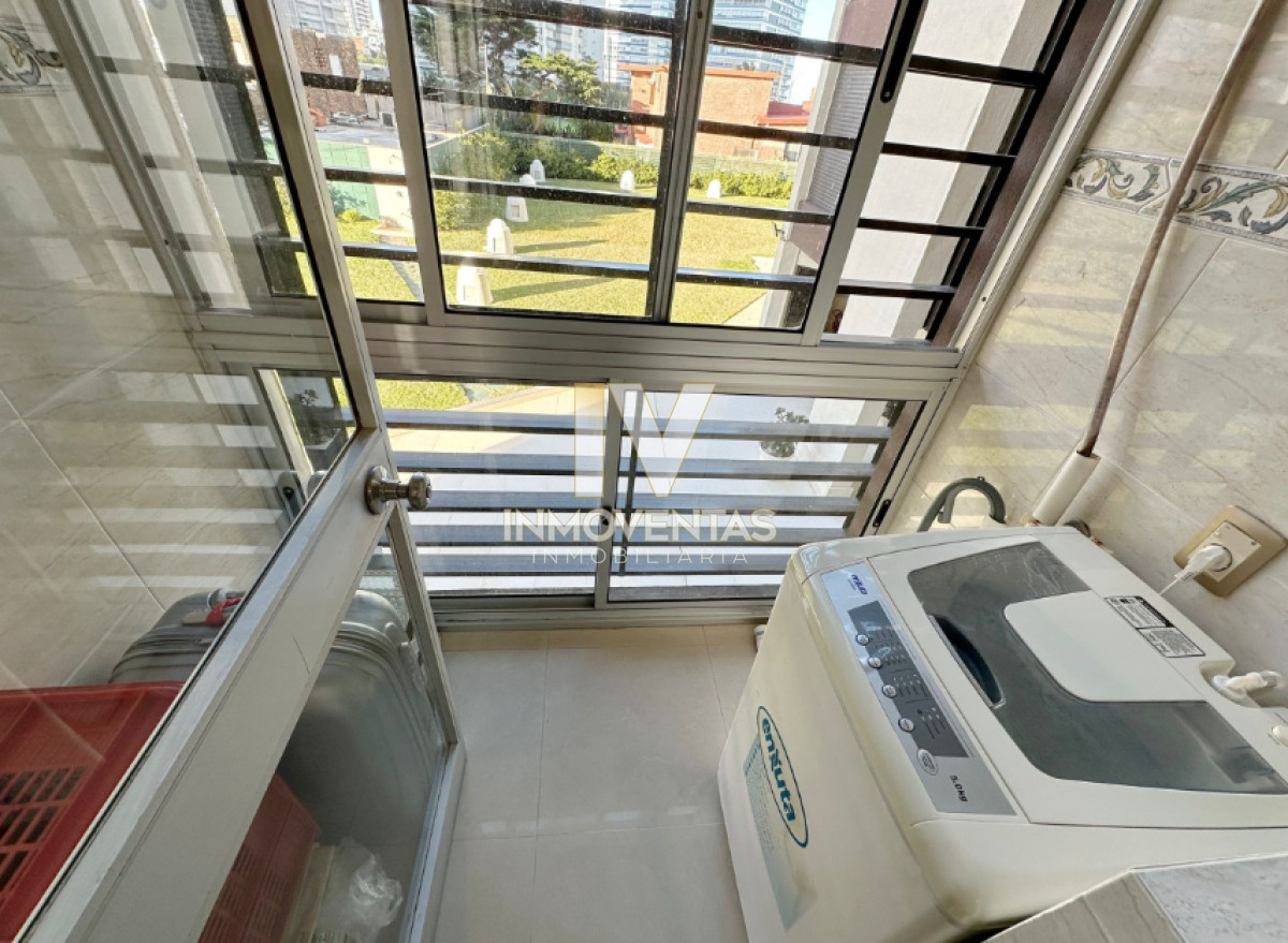 Apartamento ID.4696 - Vende Apartamento frente al mar en Brava, Punta del Este de 2 dormitorios.