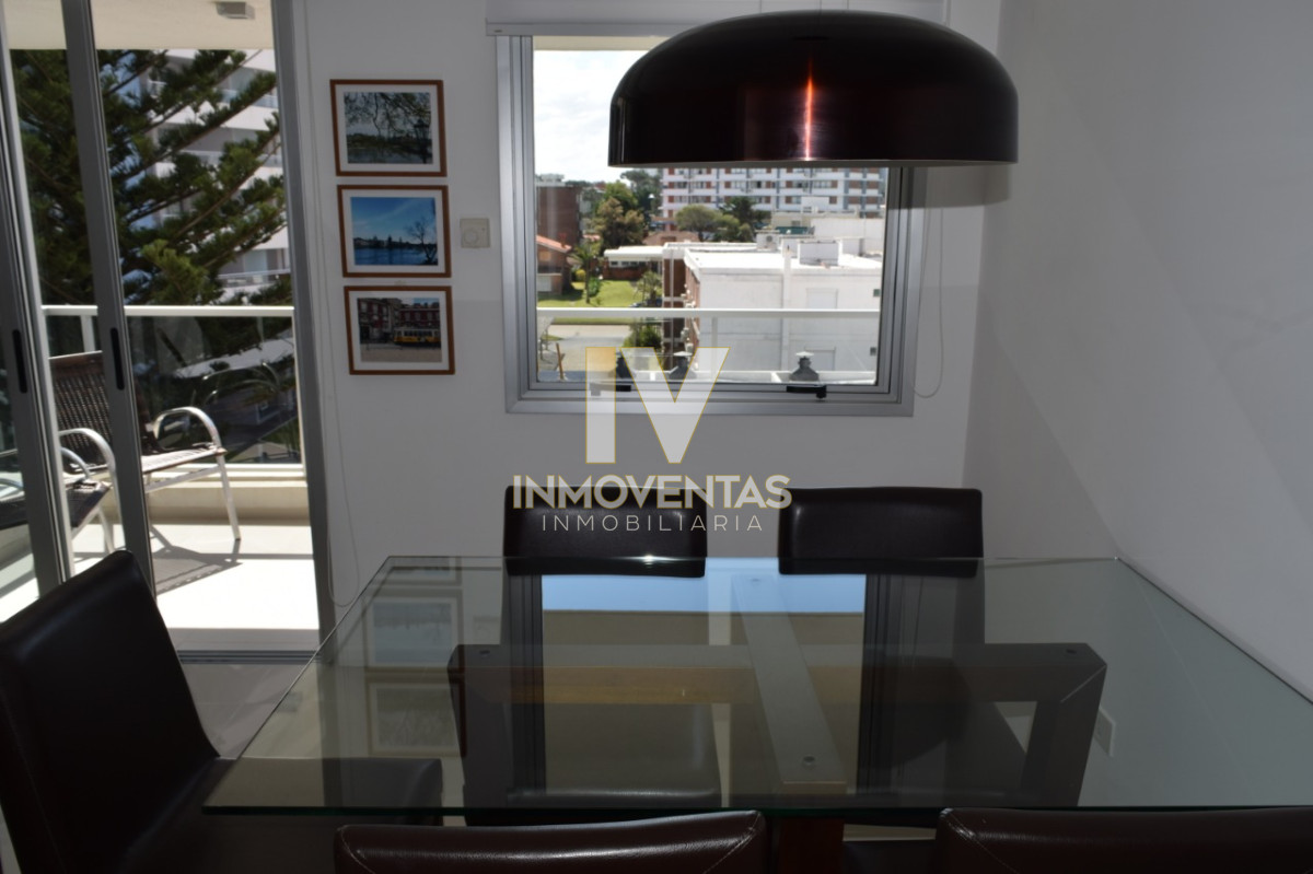 Apartamento ID.4611 - Vende apartamento de 2 dormitorios y medio, Punta del Este 