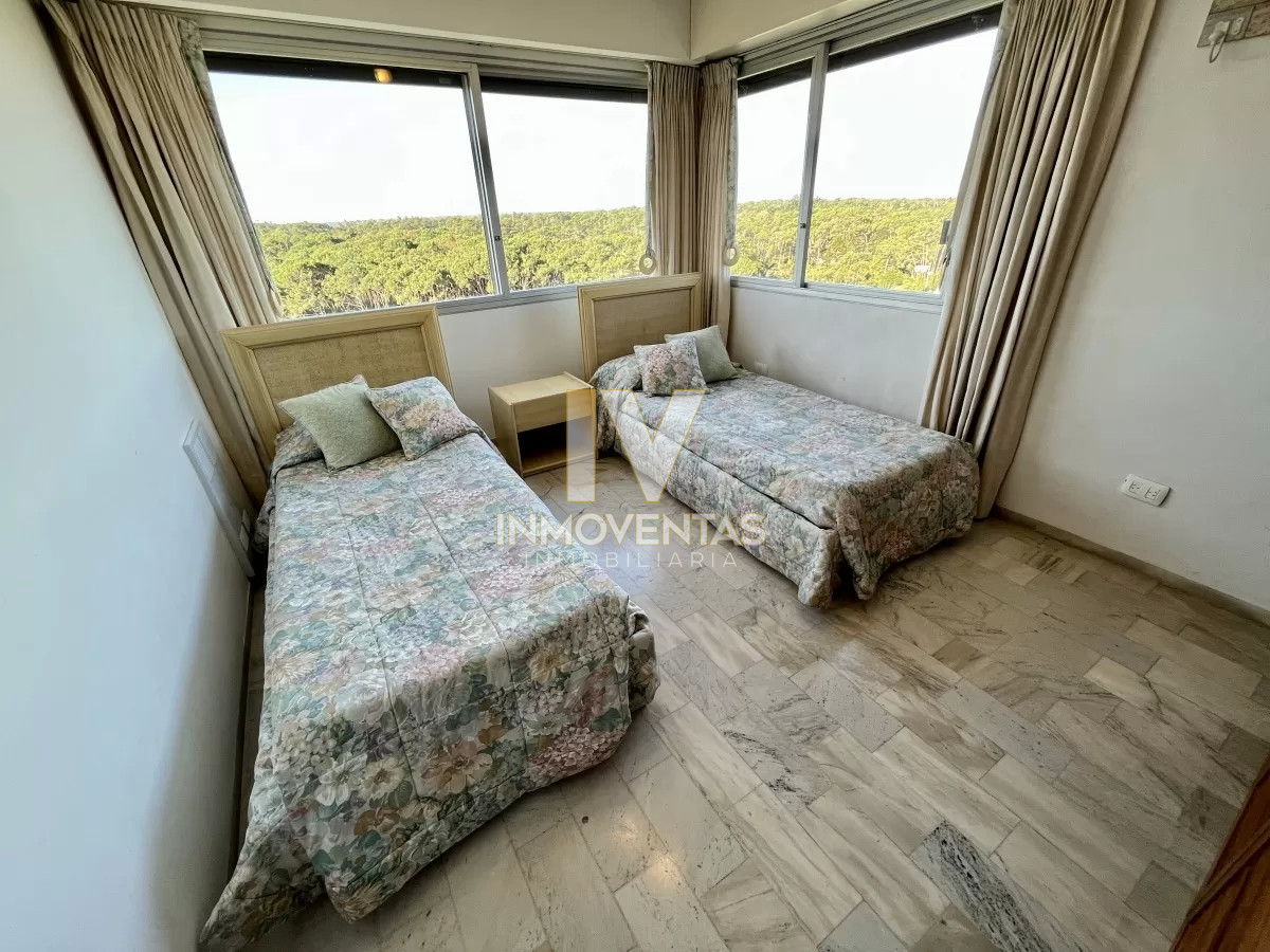 Apartamento ID.4743 - Apartamento en Venta de 3 dormitorios en Playa Brava , Punta del este 