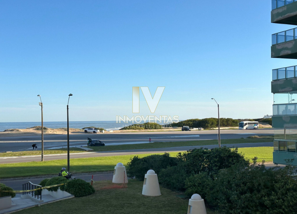 Apartamento ID.4696 - Vende Apartamento frente al mar en Brava, Punta del Este de 2 dormitorios.