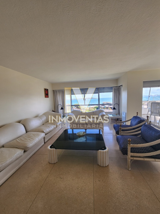 Apartamento ID.4527 - Vende espectacular apartamento con vista al mar de 3 dormitorios en Mansa Punta del Este.