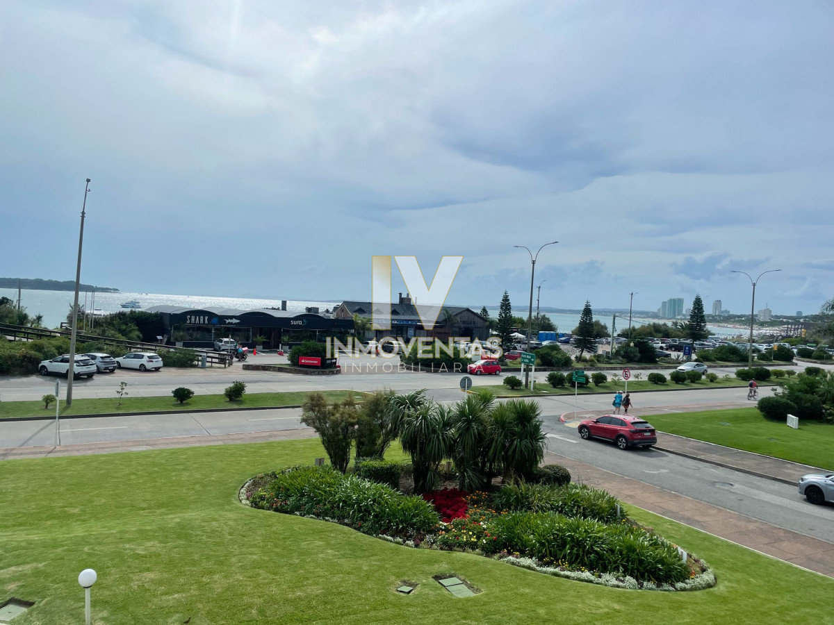 Apartamento ID.4522 - Hermoso Departamento de 3 dormitorios en venta frente al mar. 