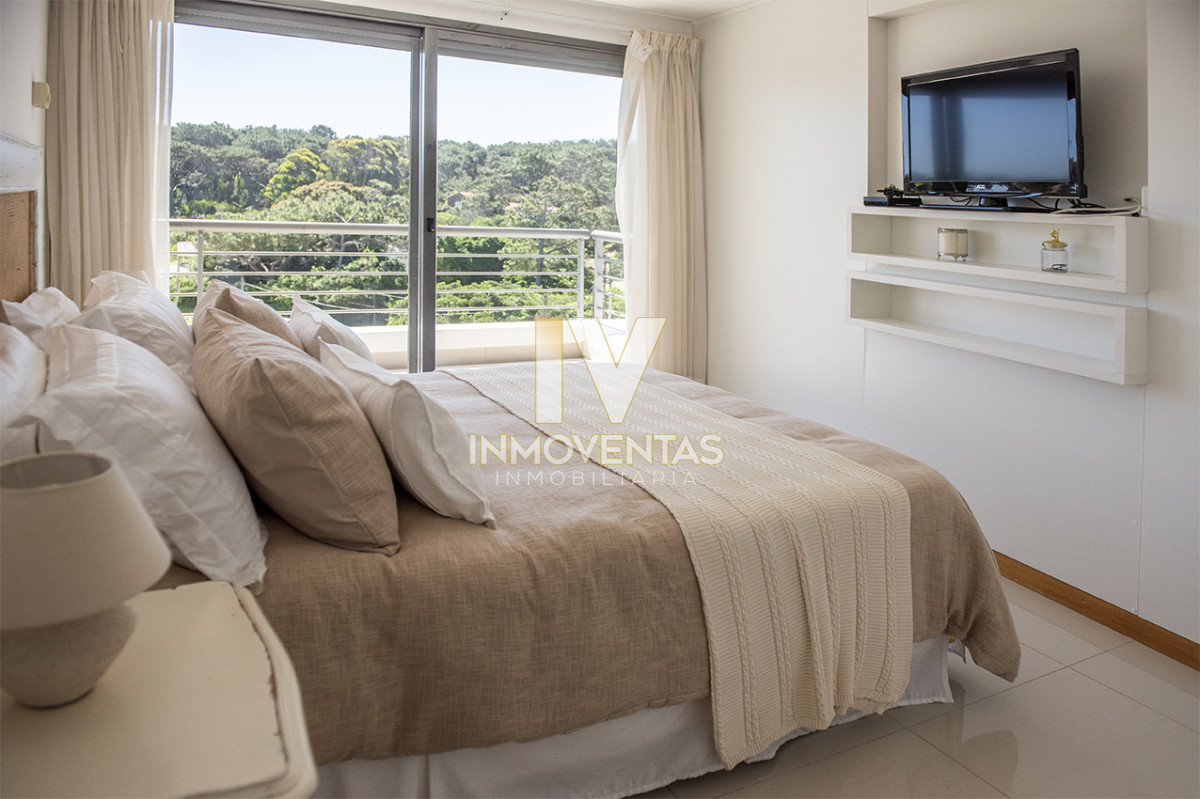 Apartamento ID.4186 - Penthouse frente al mar en venta en Blue Bird, 3 dormitorios en suite. Punta del este