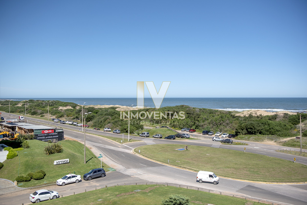 Apartamento ID.4186 - Penthouse frente al mar en venta en Blue Bird, 3 dormitorios en suite. Punta del este