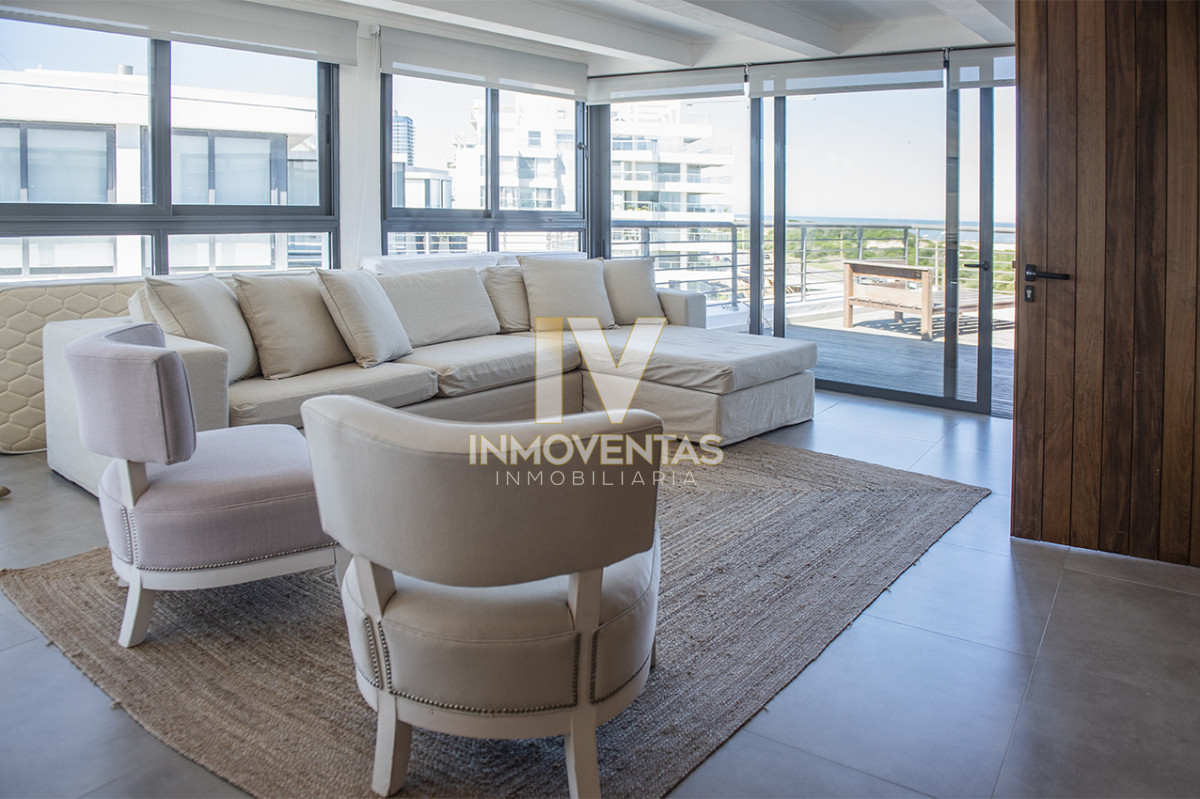 Apartamento ID.4186 - Penthouse frente al mar en venta en Blue Bird, 3 dormitorios en suite. Punta del este