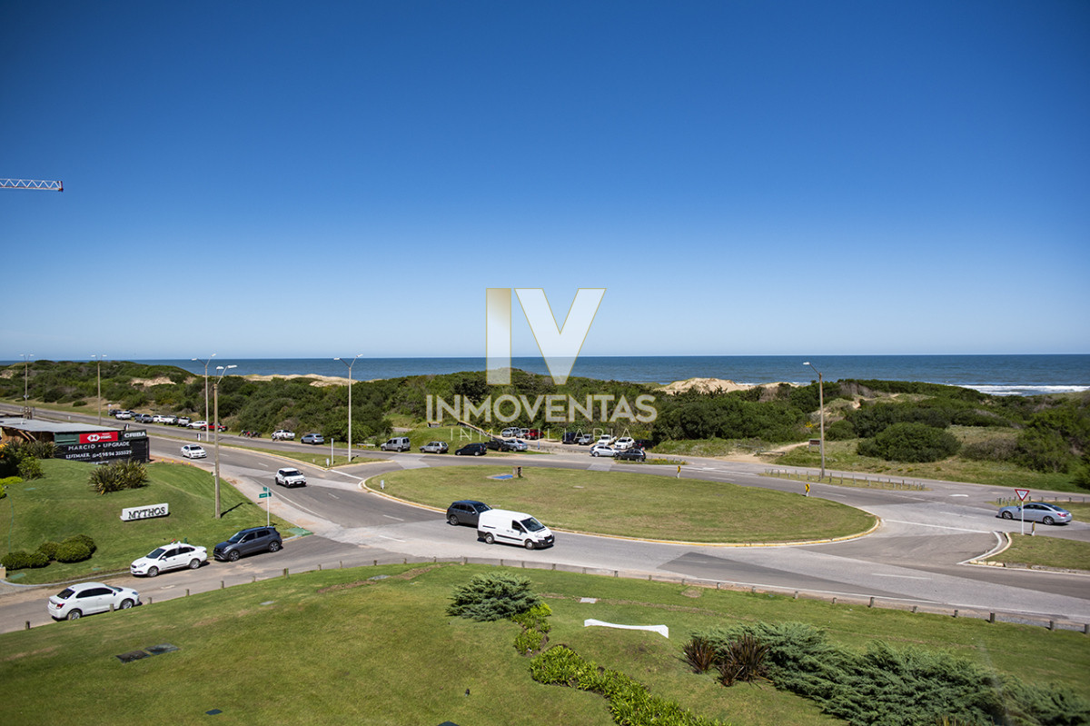 Apartamento ID.4186 - Penthouse frente al mar en venta en Blue Bird, 3 dormitorios en suite. Punta del este