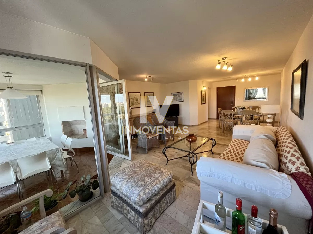 Apartamento ID.4743 - Apartamento en Venta de 3 dormitorios en Playa Brava , Punta del este 