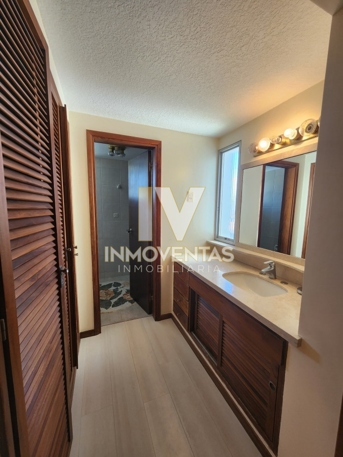 Apartamento ID.4527 - Vende espectacular apartamento con vista al mar de 3 dormitorios en Mansa Punta del Este.