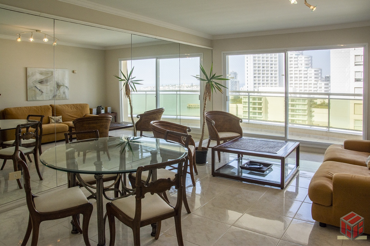 Apartamento ID.8910 - Departamento de 3 dormitorios en venta frente a Playa Mansa, Coral Tower