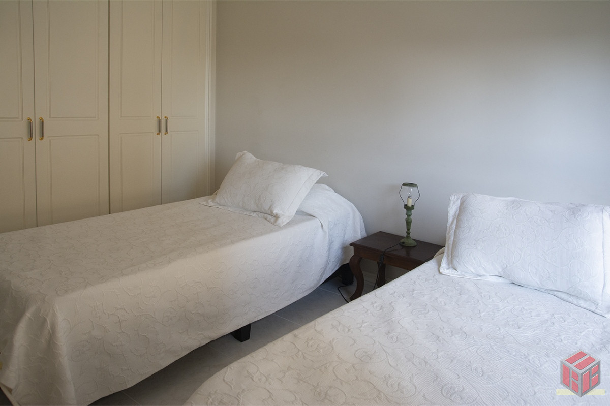 Apartamento ID.8910 - Departamento de 3 dormitorios en venta frente a Playa Mansa, Coral Tower
