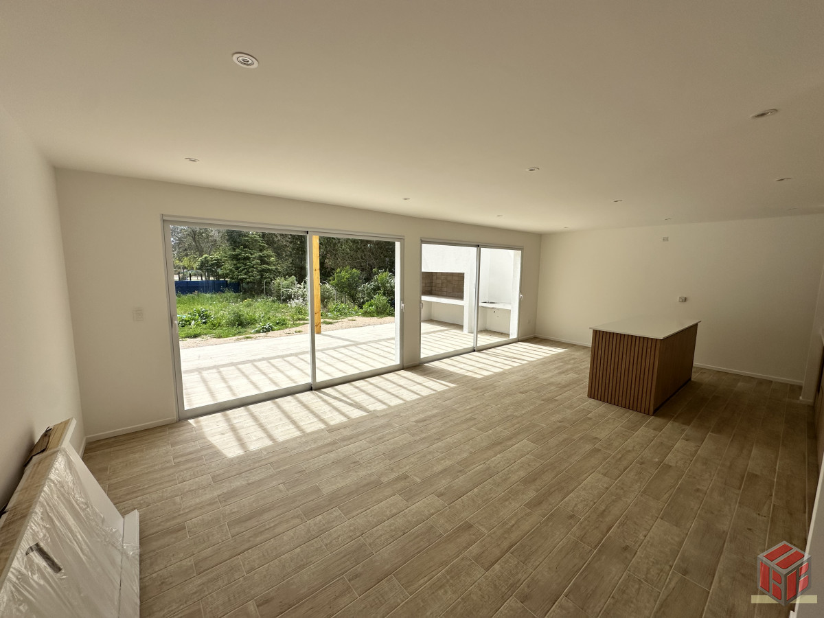 Casa ID.9052 - Vende casa de 3 dormitorios a estrenar, Punta del Este