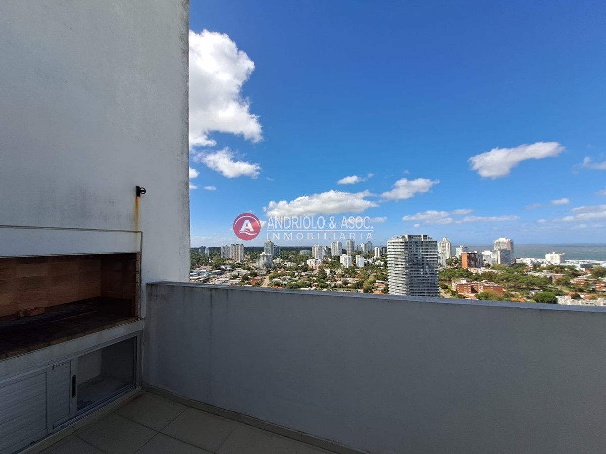 Apartamento ID.8639 - Espectacular penthouse a metros de playa mansa, 2 suites en venta!