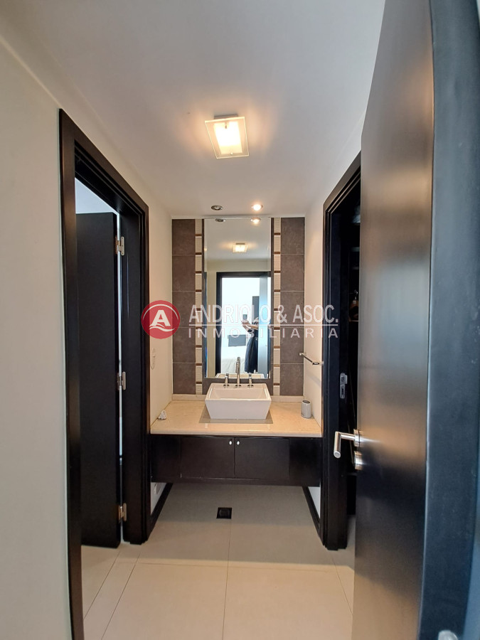 Apartamento ID.8639 - Espectacular penthouse a metros de playa mansa, 2 suites en venta!