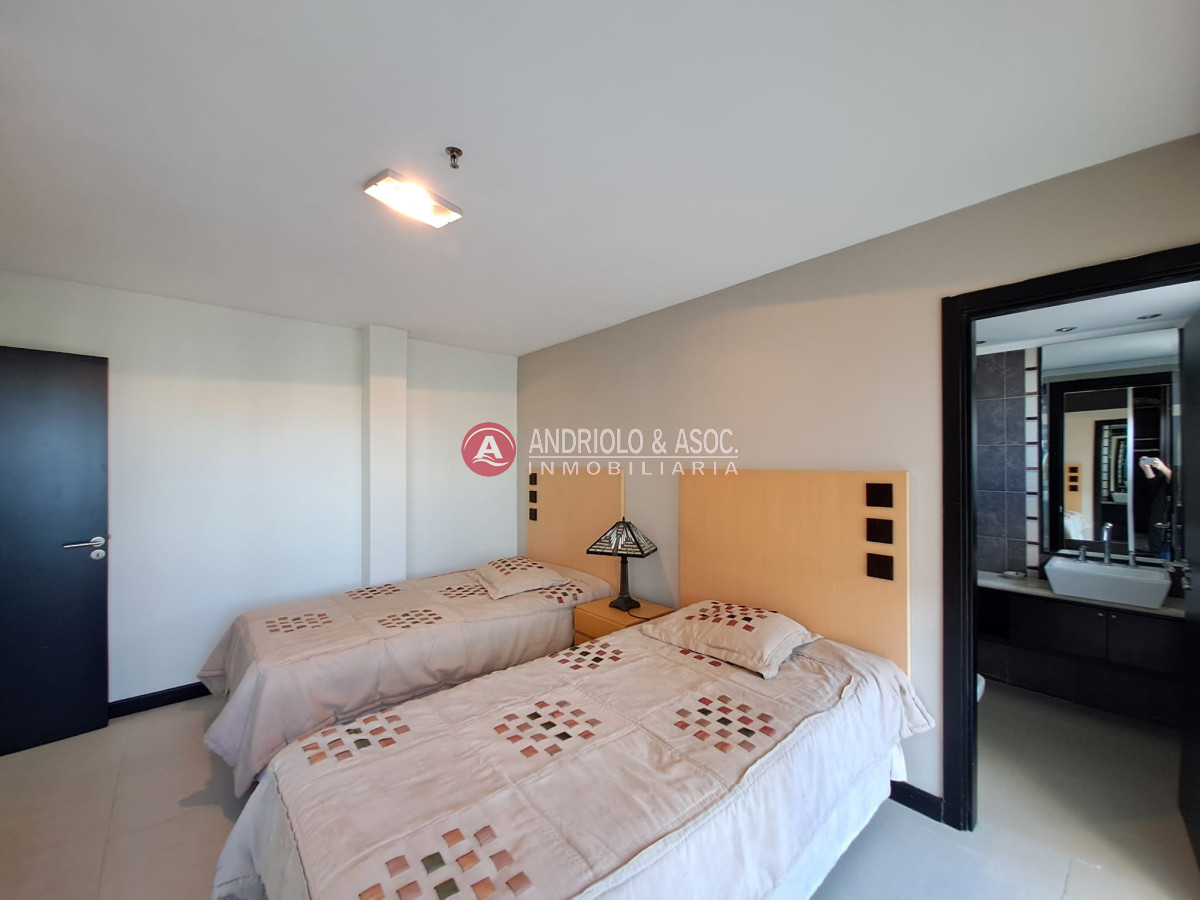 Apartamento ID.8639 - Espectacular penthouse a metros de playa mansa, 2 suites en venta!