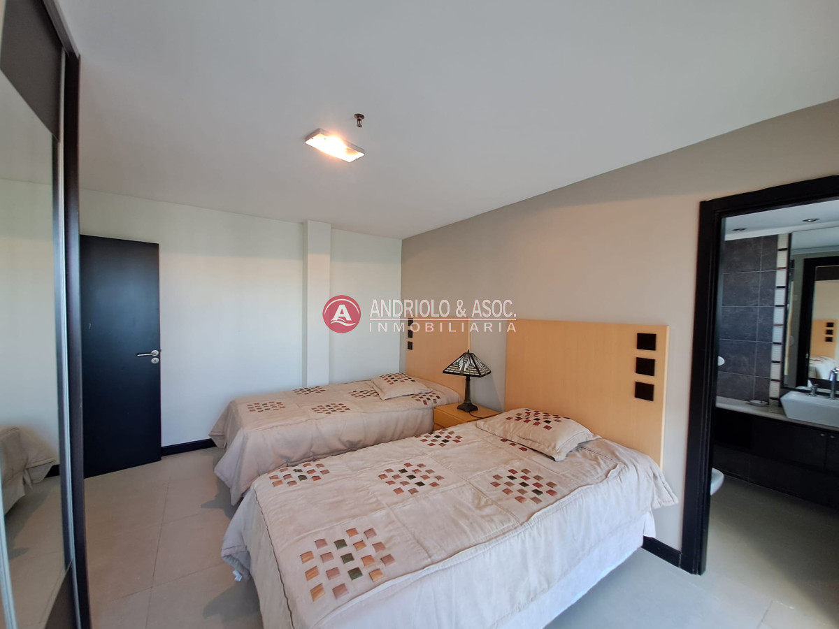 Apartamento ID.8639 - Espectacular penthouse a metros de playa mansa, 2 suites en venta!