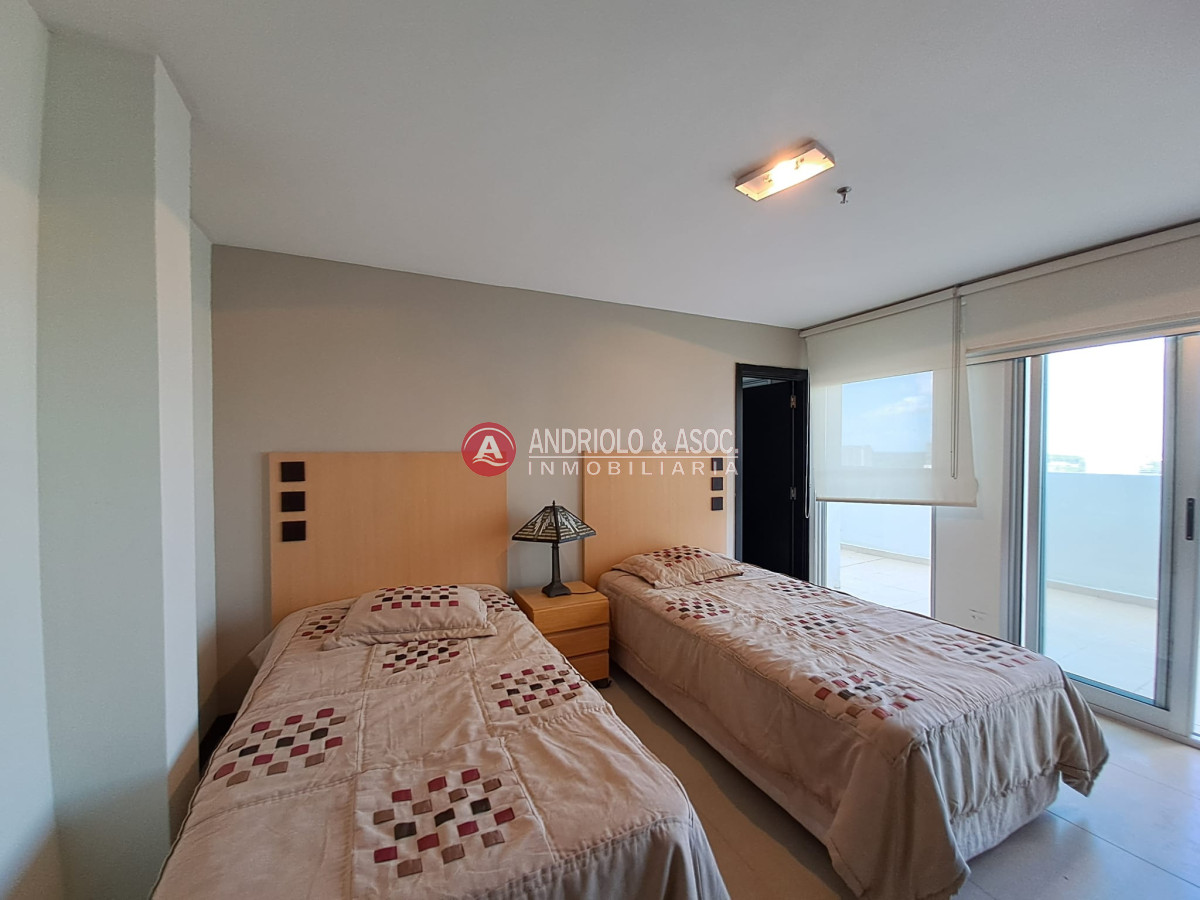 Apartamento ID.8639 - Espectacular penthouse a metros de playa mansa, 2 suites en venta!