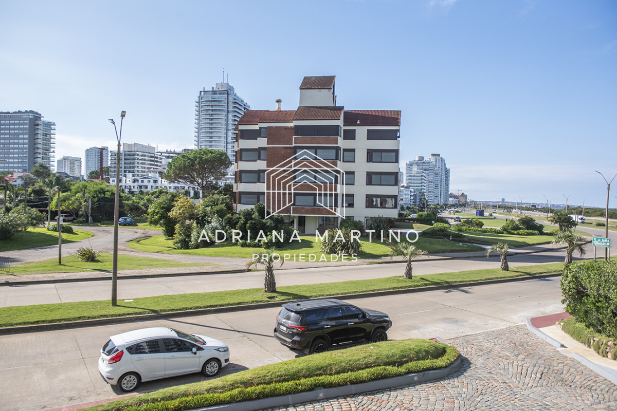 Apartamento ID.71339 - Vende departamento de 3 dormitorios en Ocean Tower, Punta del Este 