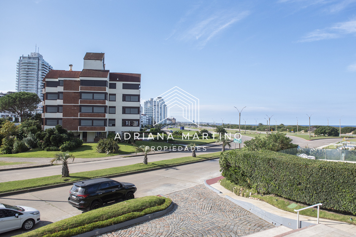 Apartamento ID.71339 - Vende departamento de 3 dormitorios en Ocean Tower, Punta del Este 