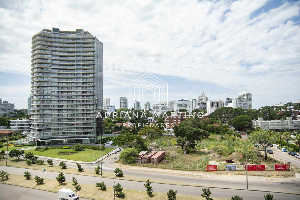 Apartamento ID.71630 - Apartamento de 3 dormitorios a la venta en playa Mansa Punta del Este