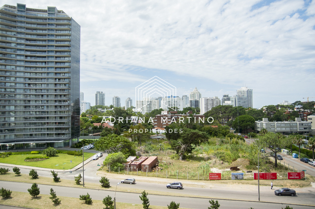 Apartamento ID.71630 - Apartamento de 3 dormitorios a la venta en playa Mansa Punta del Este