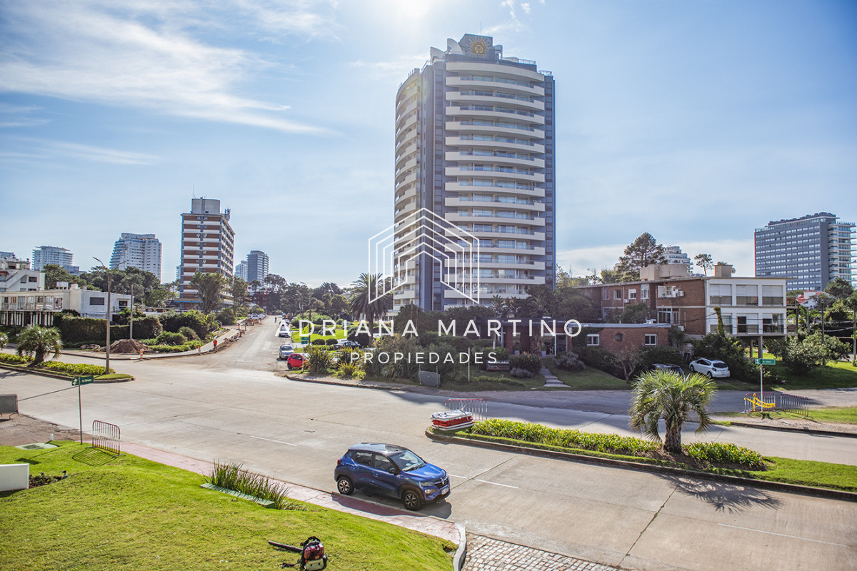 Apartamento ID.71339 - Vende departamento de 3 dormitorios en Ocean Tower, Punta del Este 