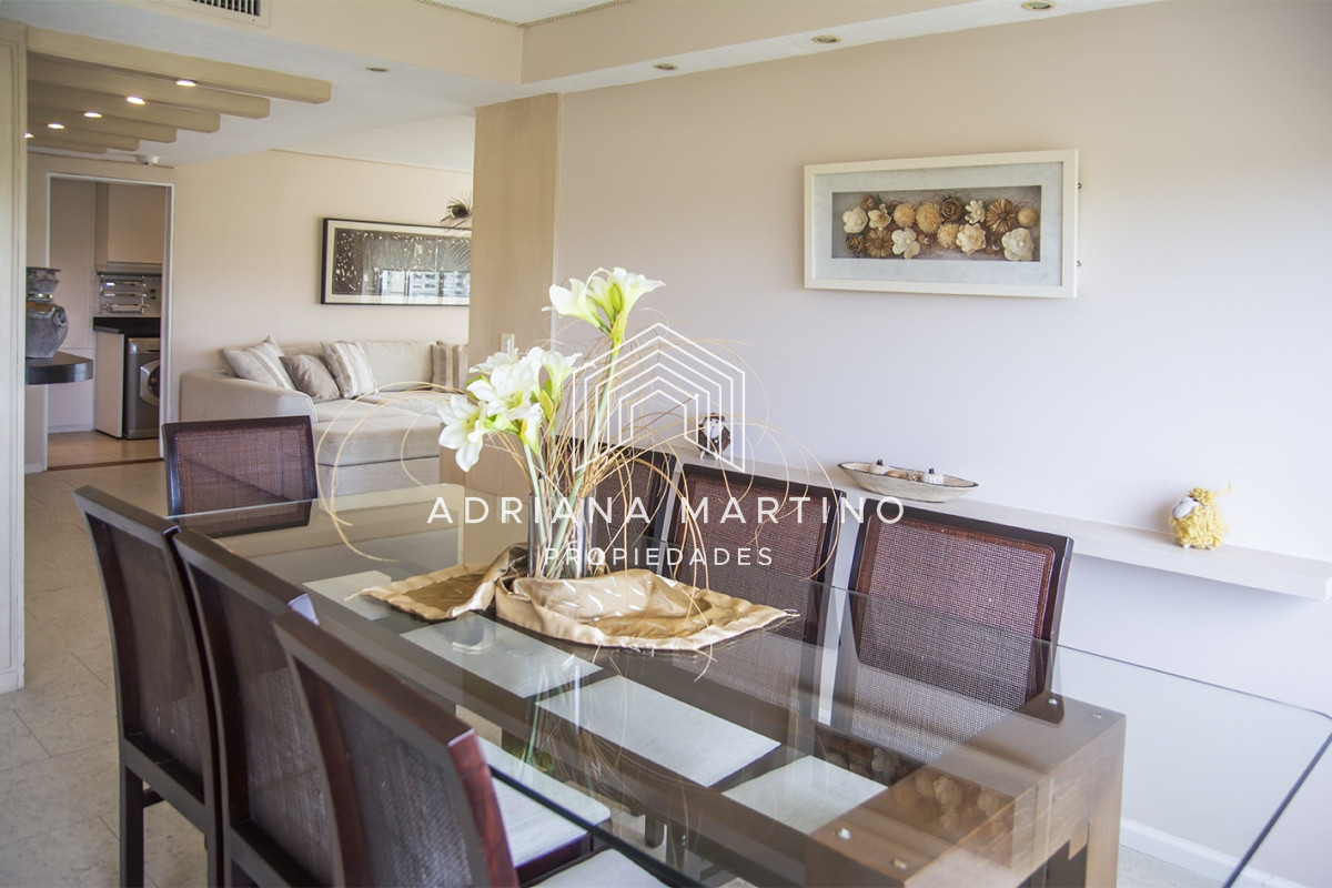 Apartamento ID.71100 - Punta Del Este,  Vende apartamento de 4 dormitorios con 2 cocheras en Lincon Center, Playa Mansa, Punta del Este 