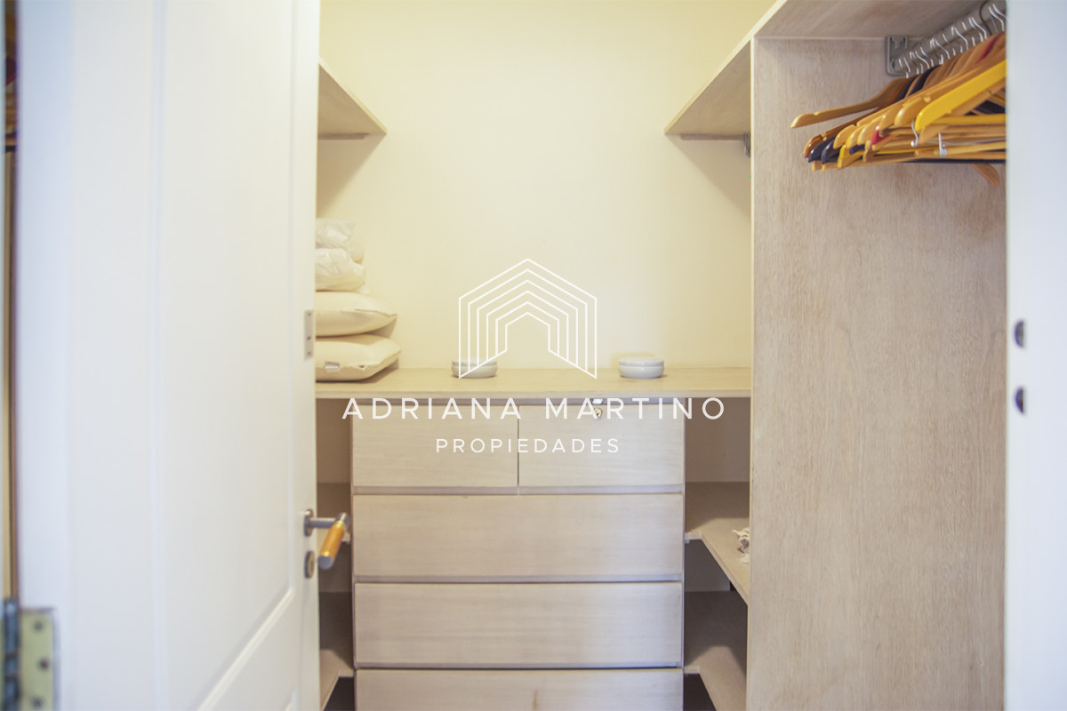 Apartamento ID.71100 - Punta Del Este,  Vende apartamento de 4 dormitorios con 2 cocheras en Lincon Center, Playa Mansa, Punta del Este 