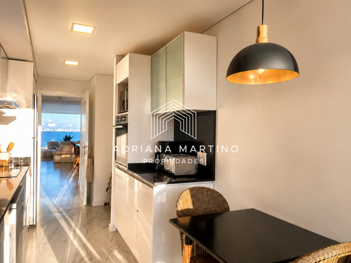 Apartamento ID.71099 - Vende apartamento con vista al mar de 3 suites, en Mansa- Punta del Este.