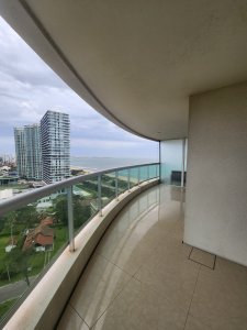 Apartamento en venta en Torre Aquarela, Playa Mansa