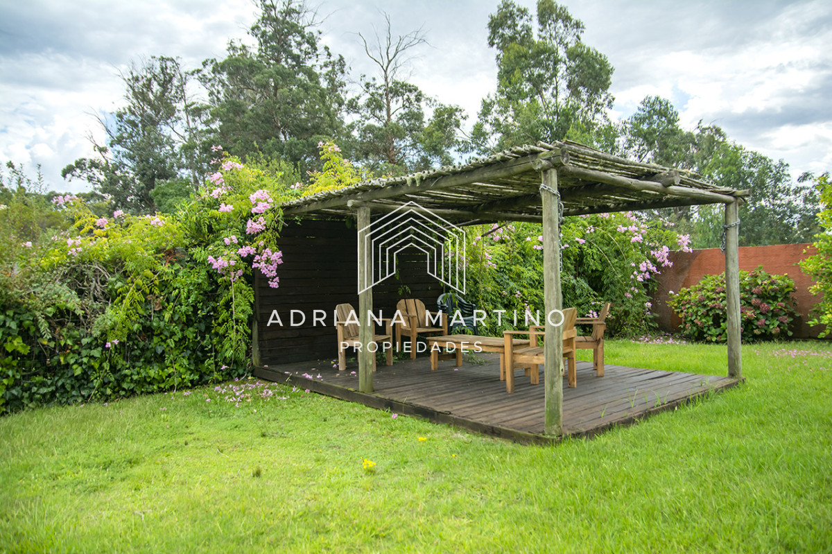 Casa ID.71705 - En venta casa de 3 Dormitorios en Jardines de Córdoba con Barbacoa 