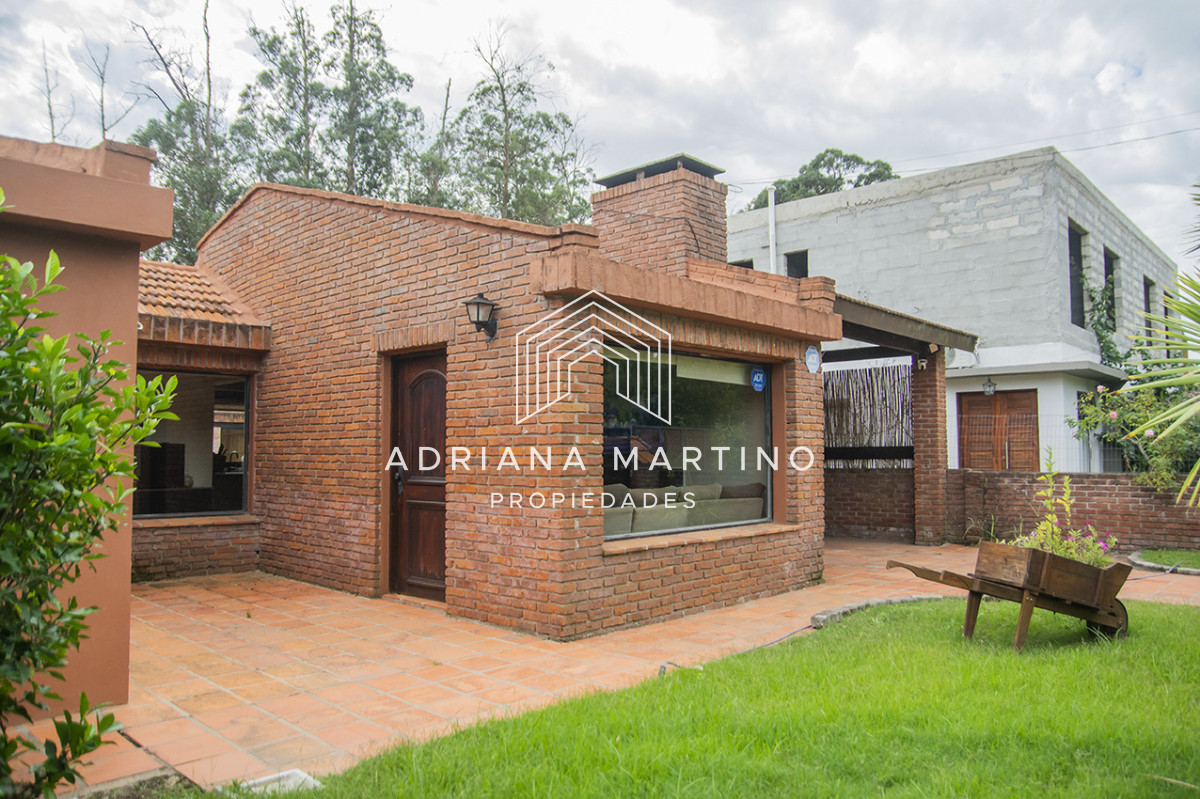 Casa ID.71705 - En venta casa de 3 Dormitorios en Jardines de Córdoba con Barbacoa 