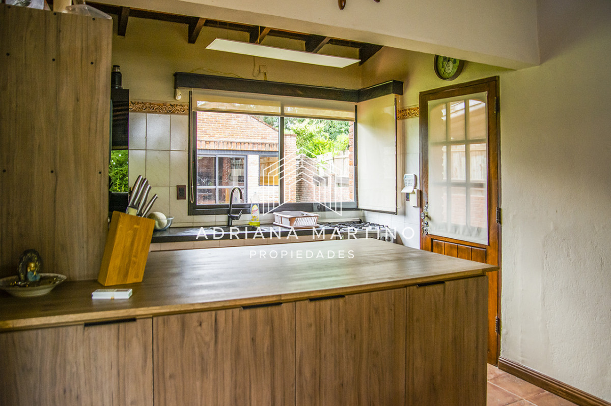 Casa ID.71705 - En venta casa de 3 Dormitorios en Jardines de Córdoba con Barbacoa 