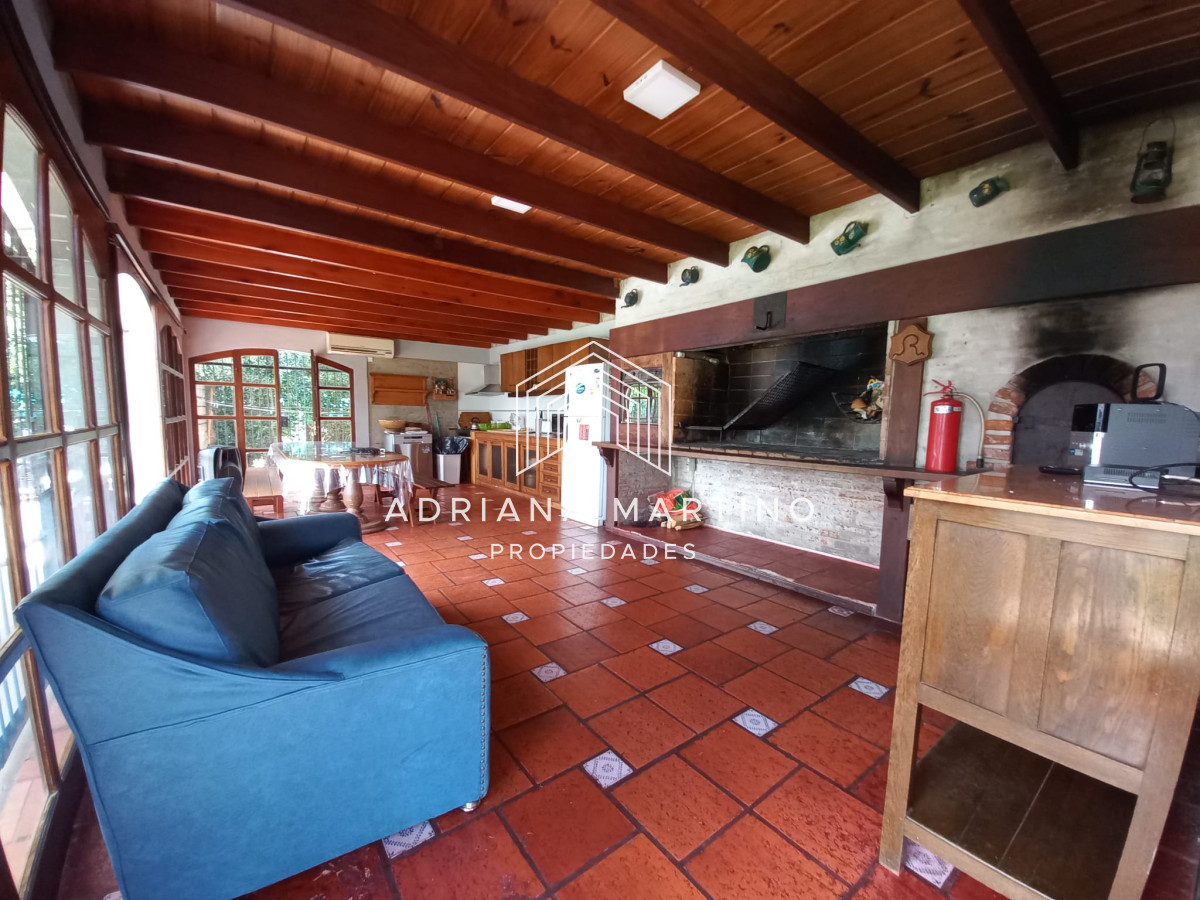 Casa ID.70846 - Vende casa de 3 dormitorios totalmente reformada. Con piscina climatizada. Cerca de colegios, Punta del Este 